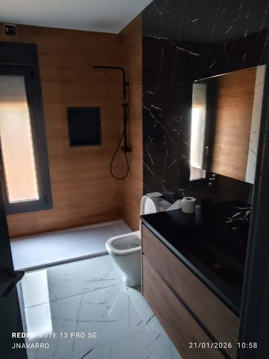 Baño suite mármol negro