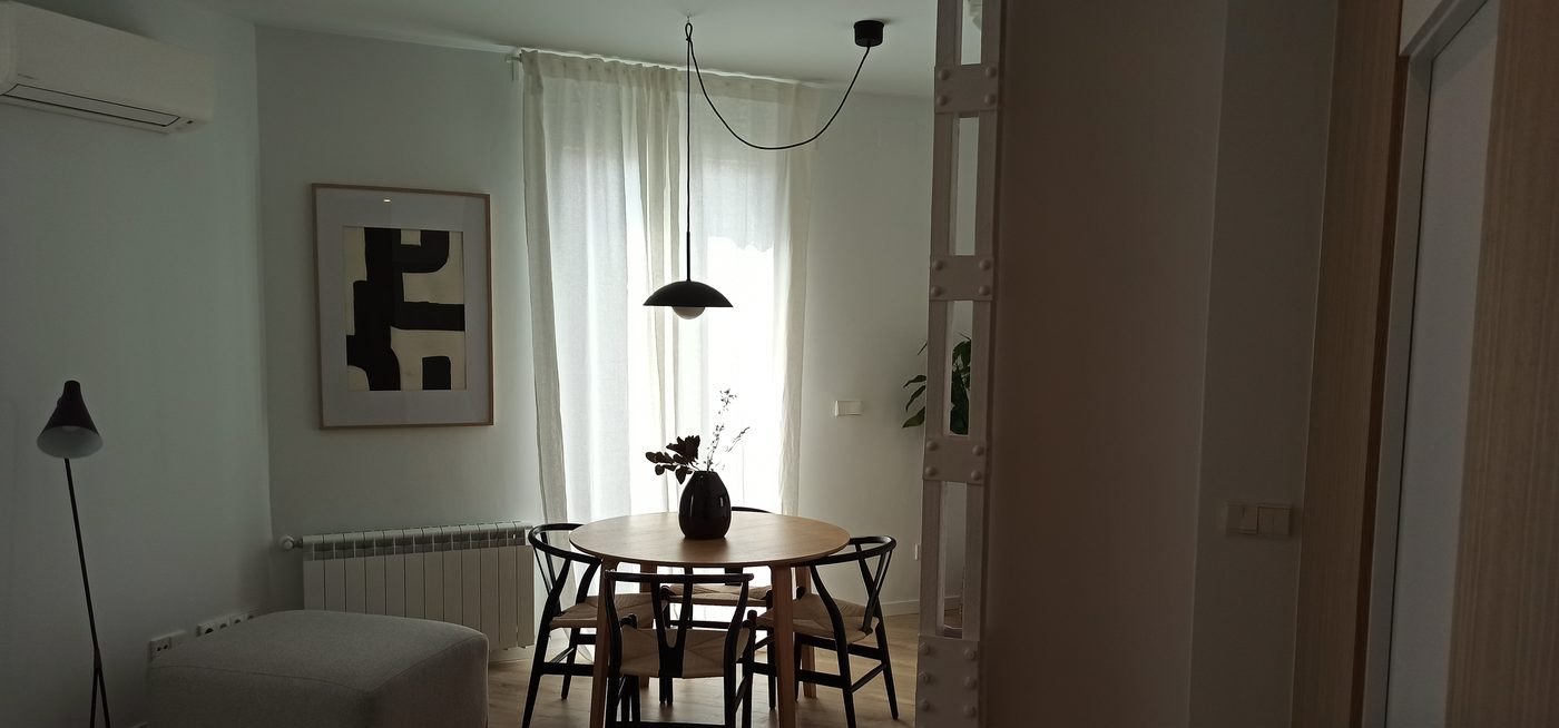 Salón de vivienda terminado tras la reforma integral
